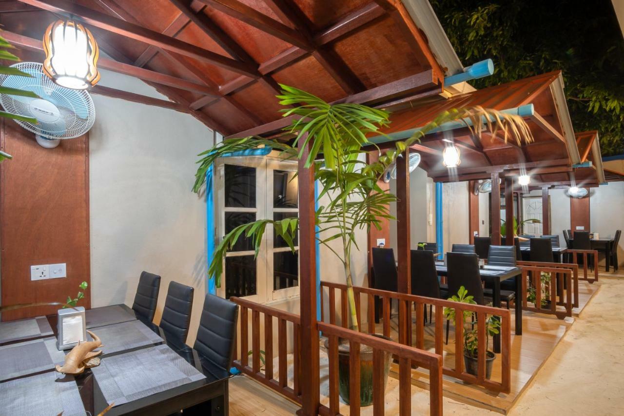 Starry Night At Ukulhas Hotel Екстериор снимка